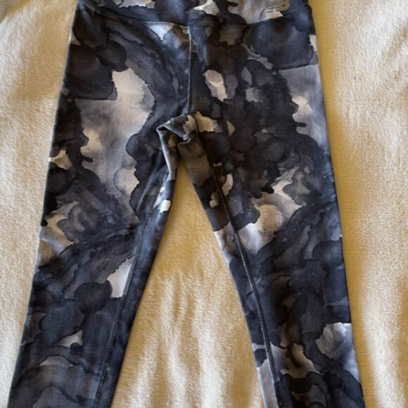 grey, black and white dye pattern legging - Picture 2 of 3